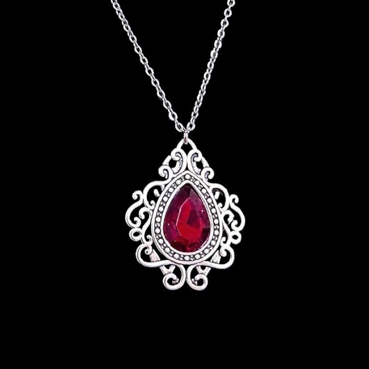 18" Amelia Red Pendant Necklace