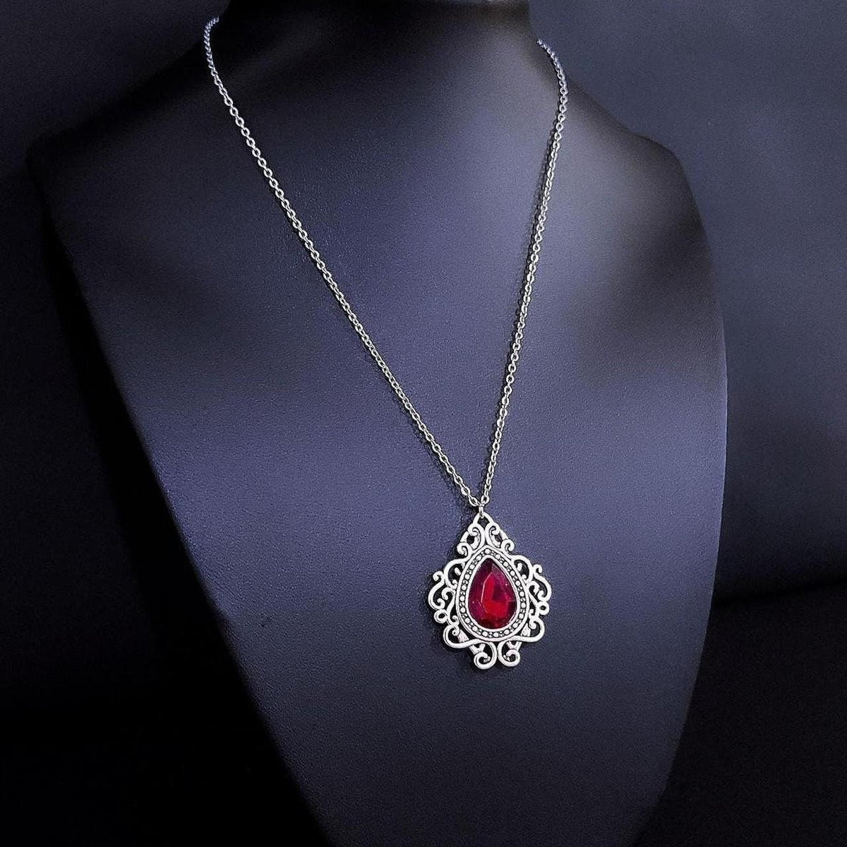 18" Amelia Red Pendant Necklace